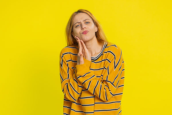 How A Dentist Can Treat A Broken Tooth